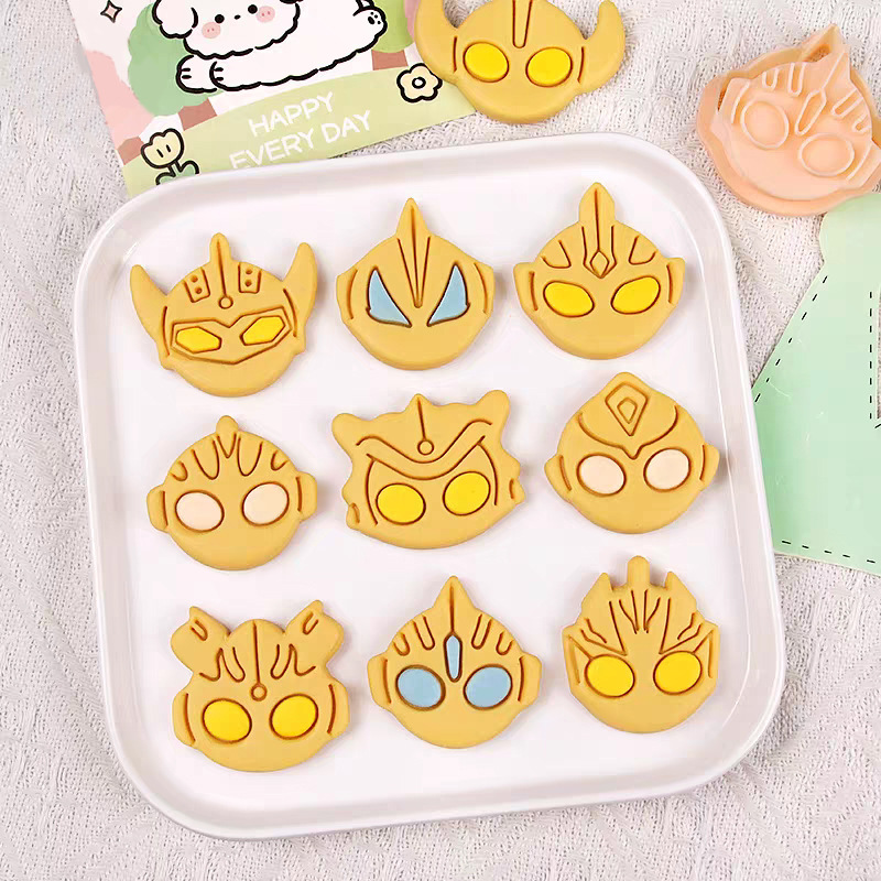 Kitchen Tools In Baking - Heißer Anime Ultraman-Serie Keksform Cartoon-Charakter Kreativität